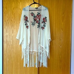 Torrid white rose embroidered shawl